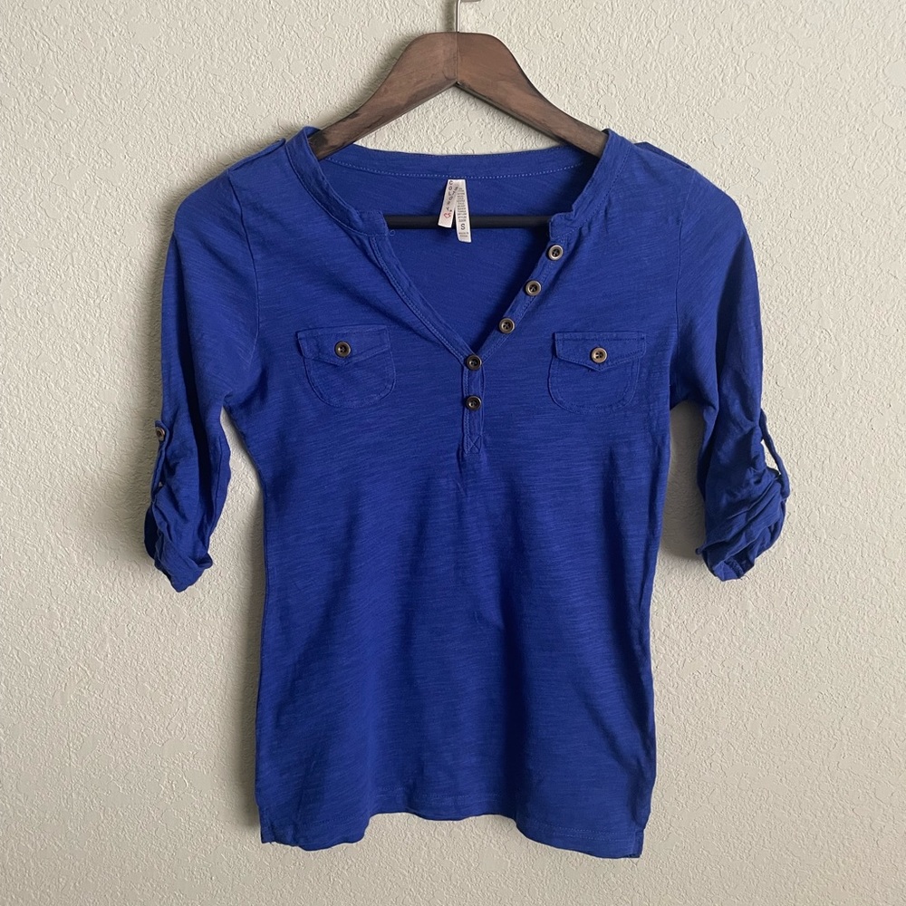 Blue V-Neck 3/4 Sleeve Shirt
